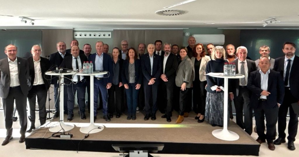 Union des représentants patronaux face au contexte politique inédit